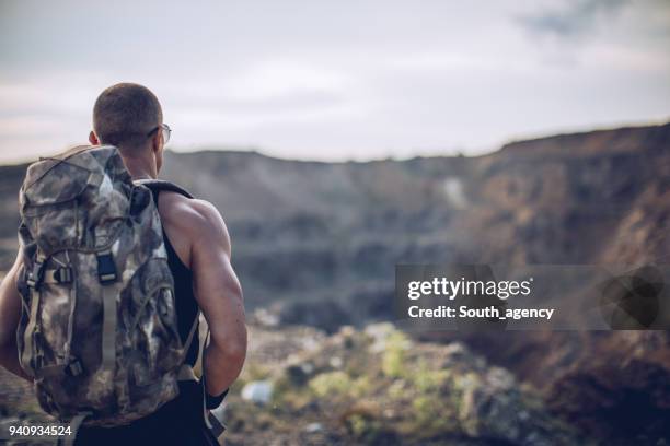 man on the mountain - army training stock pictures, royalty-free photos & images