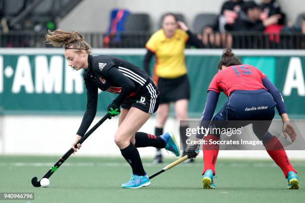 Marijn Veen of Amsterdam Dames 1, Macey de Ruiter of Laren Dames 1 during the match between Amsterdam D1 v Laren D1 at the Wagener Stadium on April...