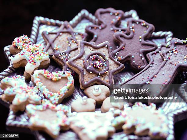 christmas cookies - dessertstandaard stockfoto's en -beelden