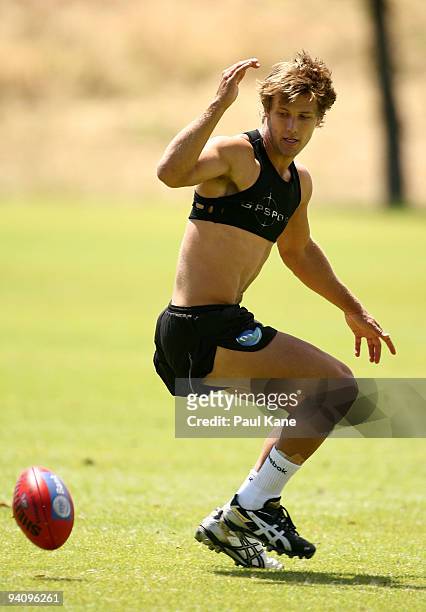 Matthew de Boer of the Dockers takes part in a Fremantle Dockers AFL training session at Santich Park on December 7, 2009 in Fremantle, Australia.
