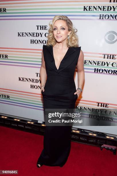 Actress Jane Krakowski arrives to the 32nd Kennedy Center Honors at Kennedy Center Hall of States on December 6, 2009 in Washington, DC.