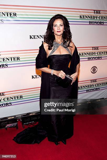 Lynda Carter arrives to the 32nd Kennedy Center Honors at Kennedy Center Hall of States on December 6, 2009 in Washington, DC.