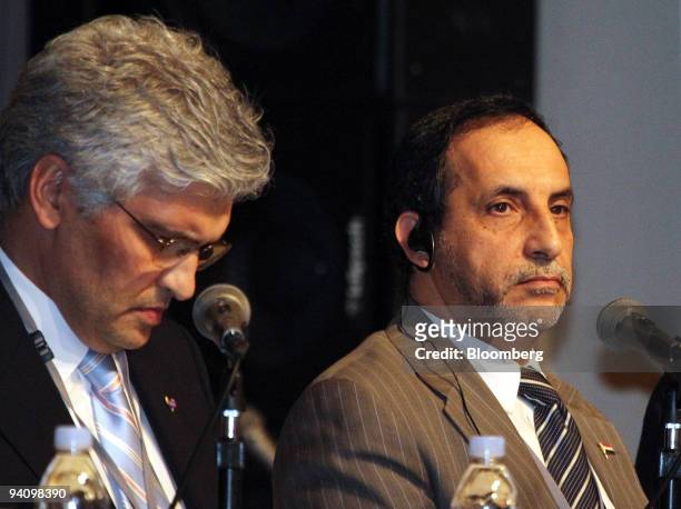 Yahya Mohammed Al-Mutawakel, right, Yemen's minister of industry and trade, and Mohamed Nouri Jouini, left, Tunisia's minister of development and...