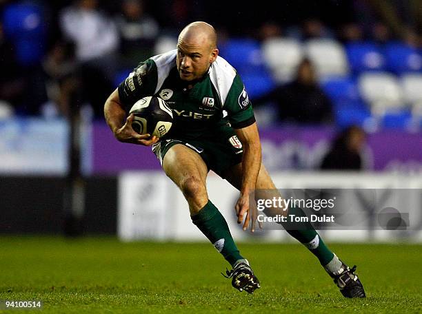 Paul Hodgson of London Irish runs with the ball during the Guinness Premiership match between London Irish and Worcester Warriors at the Madejski...