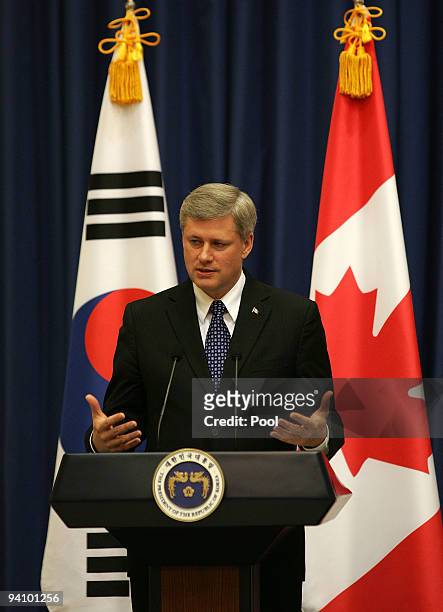 Canadian Prime Minister Stephen Harper attends a joint press conference with South Korean President Lee Myung-Bak at the presidential house on...