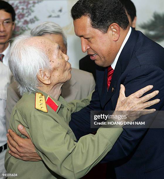 Visiting Venezuelean President Hugo Chavez and Vietnamese legendary general Vo Nguyen Giap hug each other at the general's house in Hanoi, 01 August...