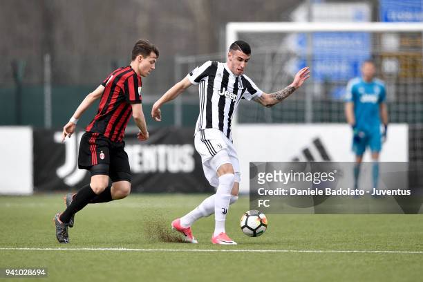 Simone Muratore of Juventus during the Serie A Primavera match between Juventus U19 and AC Milan U19 on March 31, 2018 in Vinovo, Italy.