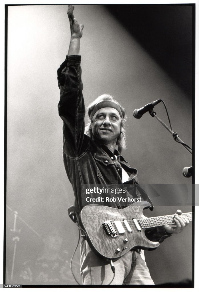 Dire Straits Perform Live In Rotterdam