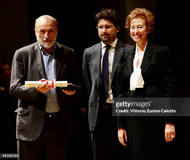 Carlo Petrini, Manfredi Palmeri and Letizia Moratti attend the Ambrogino D'Oro 2009 on December 7, 2009 in Milan, Italy. The Ambrogino D'Oro is an...