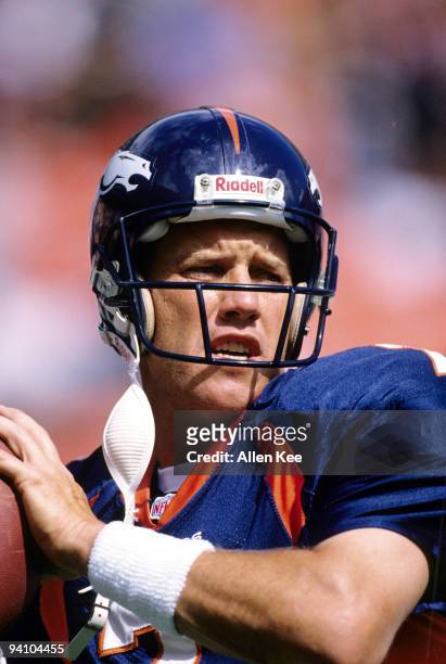 John Elway warming up during the Denver Broncos 1998 Season.