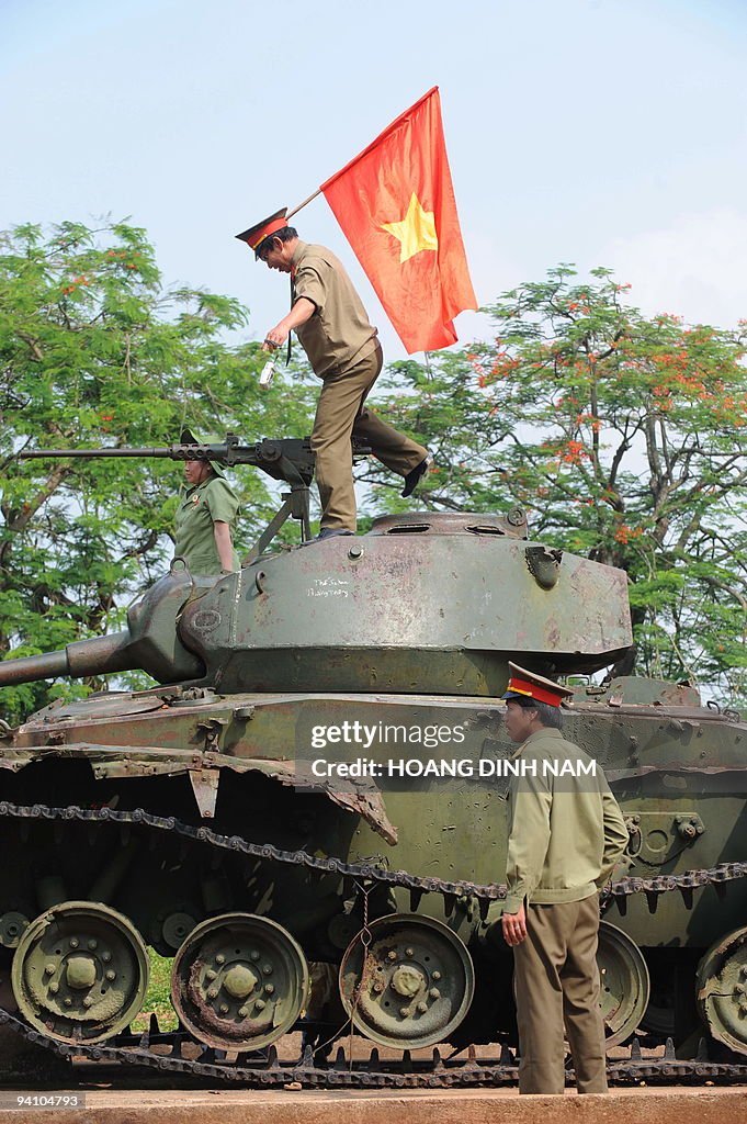 Vietnamese soldiers pose on a French tan