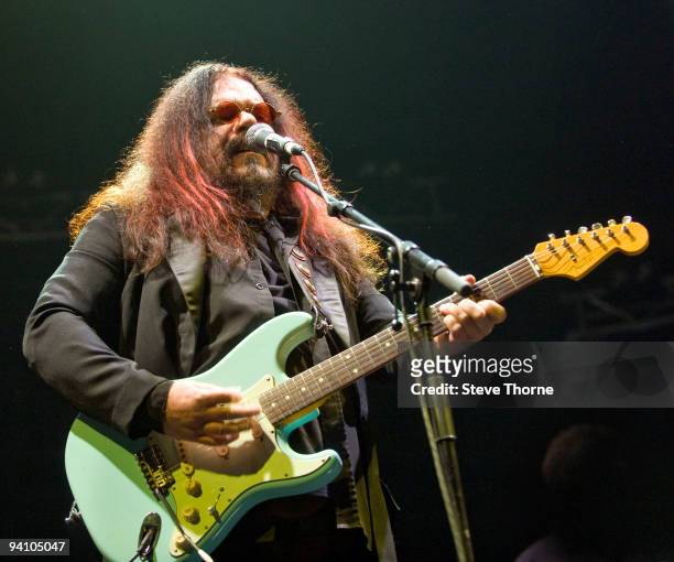 Roy Wood performs on stage at the LG Arena on December 5, 2009 in Birmingham, England.