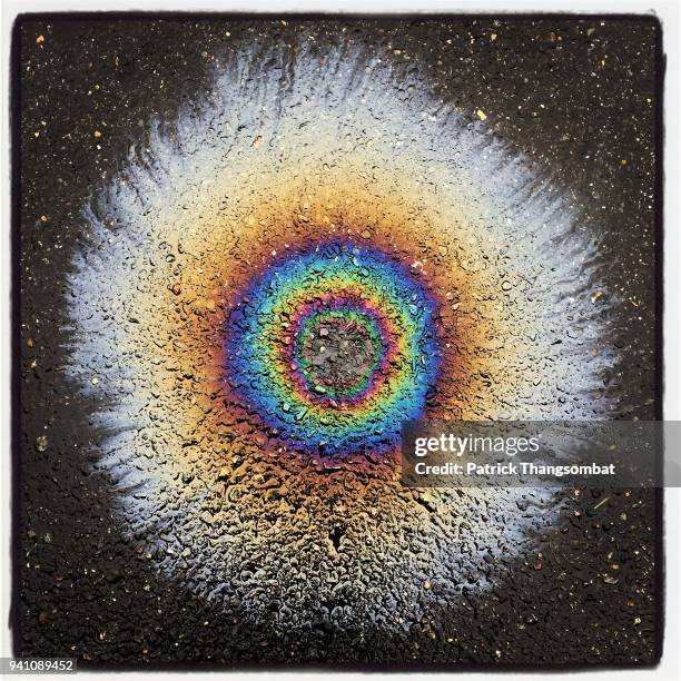 motor oil spill on the ground - ölpest stock-fotos und bilder