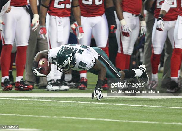 Jeremy Maclin of the Philadelphia Eagles returns a kick against the Atlanta Falcons at the Georgia Dome on December 6, 2009 in Atlanta, Georgia. The...