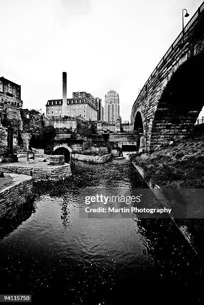 stone arch bridge and mill - bogenbrücke stock-fotos und bilder