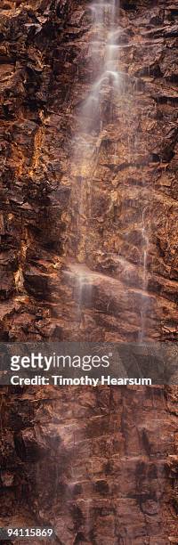 waterfall and rock - timothy hearsum foto e immagini stock