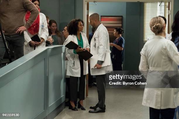 Judgment Day" - During presentations on Grey Sloan Surgical Innovation Prototypes Day, Arizona shares some cookies from an appreciative patient that,...