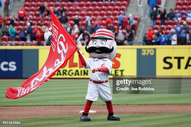 Cincinnati Reds Mascots Photos et images de collection - Getty Images
