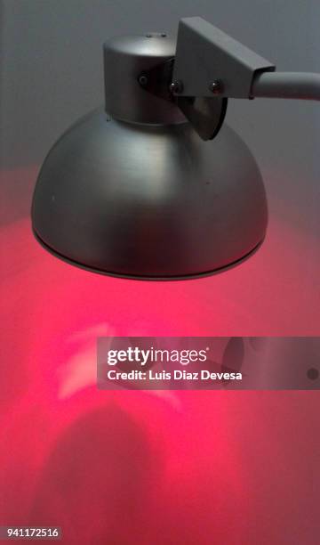 infrared lamp - infrared lamp stockfoto's en -beelden