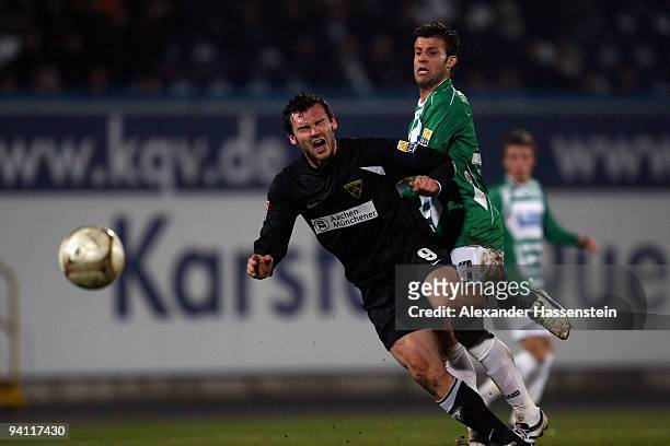 Marco Caligiuri of Fuerth battles for the ball with Benjamin Auer of Aachen during the Second Bundesliga match between SpVgg Greuther Fuerth and...