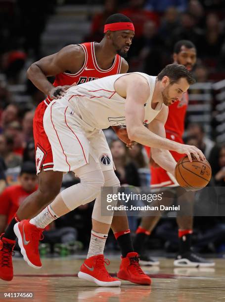 Jason Smith of the Washington Wizards moves to a loose ball under pressure from Noah Vonleh of the Chicago Bulls at the United Center on April 1,...