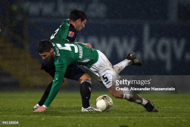Jan Mauersberger of Fuerth battles for the ball with Kevin Kratz of Aachen during the Second Bundesliga match between SpVgg Greuther Fuerth and...