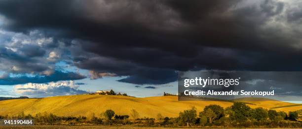 majestic italian panoramic landscape. sunset time with vivid autumnal colors. stormy weather and dark clouds. tuscany. - agriturismo stock-fotos und bilder