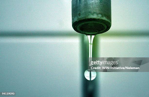 close-up of a water dripping from a faucet, santiago, chile - agostamiento fotografías e imágenes de stock