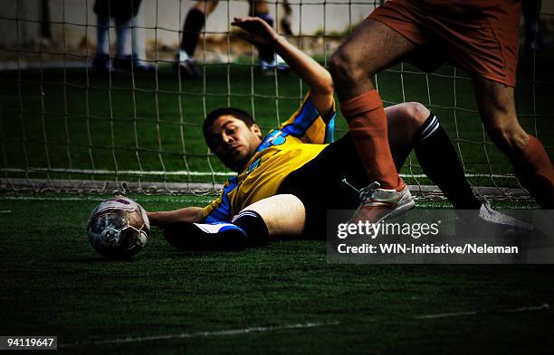 Football Rising And Falling 16,817 Football Player Falling Stock Photos, High-Res Pictures, and ...