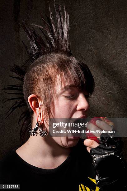 woman eating an apple - earlobe stockfoto's en -beelden