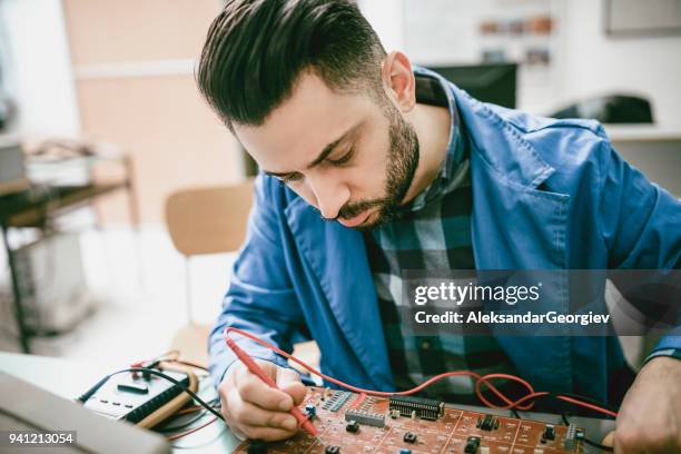 Computer Engineering Multimeter Desktop Multimeter Photos and Premium High Res Pictures - Getty Images