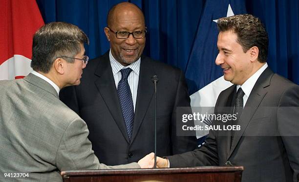 Secretary of Commerce Gary Locke shakes hands with Turkish Deputy Prime Minister Ali Babacan alongside US Trade Representative Ron Kirk during a...
