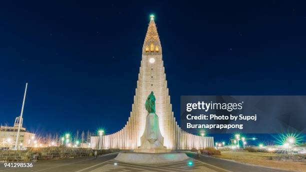 hallgrimskirkja church in reykjavik capital city of iceland at night,iceland - reykjavik hallgrimskirkja stock pictures, royalty-free photos & images