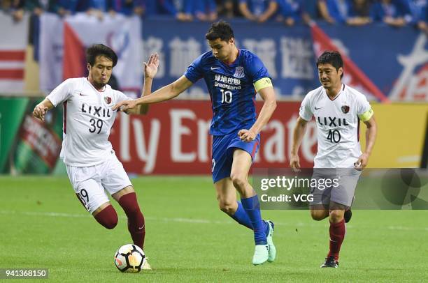 Giovanni Moreno of Shanghai Shenhua and Tomoya Inukai of Kashima Antlers compete for the ball during AFC Champions League Group H match between...