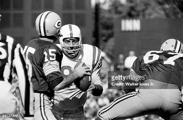 Baltimore Colts Gino Marchetti in action, putting pressure on Green Bay Packers QB Bart Starr . Baltimore, MD CREDIT: Walter Iooss Jr.