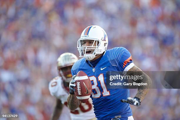 Florida Aaron Hernandez in action, scoring touchdown vs Florida State. Gainesville, FL CREDIT: Gary Bogdon