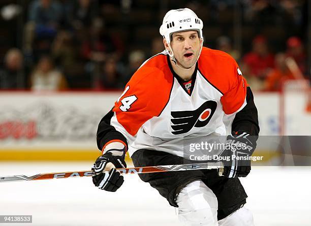 Ian Laperriere of the Philadelphia Flyers skates against the Colorado Avalanche during NHL action at the Pepsi Center on November 23, 2009 in Denver,...