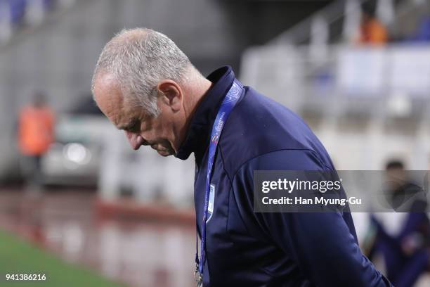 Head coach Graham Arnold of Sydney FC looks on prior to the AFC Champions League Group H match between Suwon Samsung Bluewings and Sydney FC at Suwon...