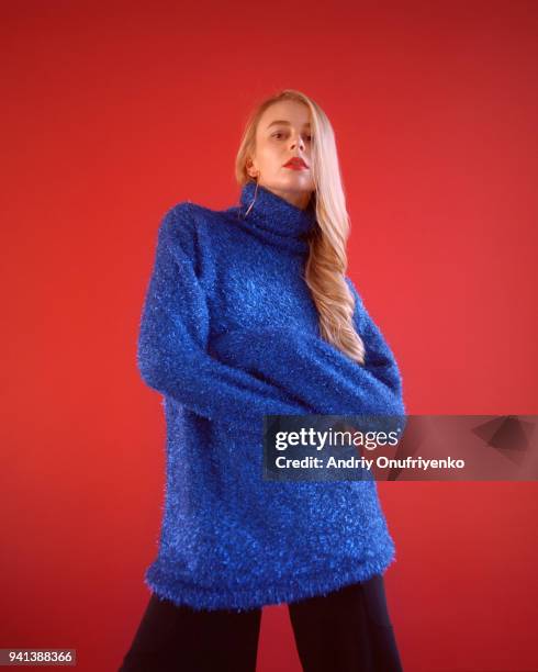 portrait of beautiful young woman on red background - andriy onufriyenko stockfoto's en -beelden