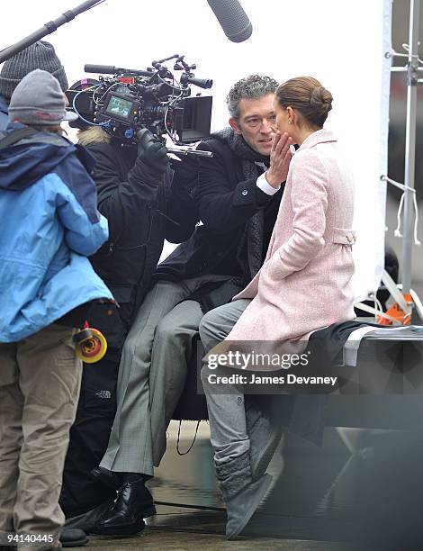 Vincent Cassel and Natalie Portman film on location for "Black Swan" on the streets of Manhattan on December 7, 2009 in New York City.