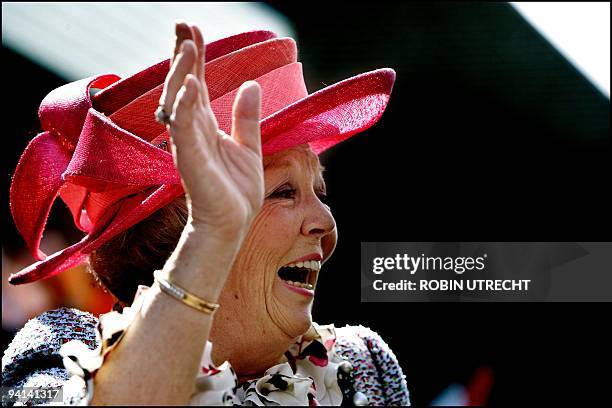 Dutch queen Beatrix waves to fans during the celebration of Queensday in Scheveningen 30 April 2005. ANP PHOTO/BENELUX PRESS/ROBIN UTRECHT/POOL