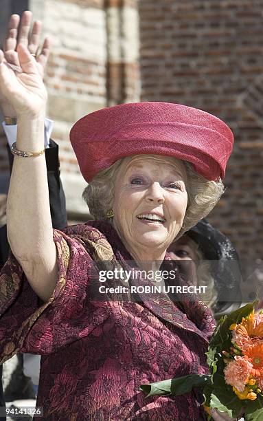 Dutch Queen Beatrix visits 30 April 2007 the town of Woudrichem during Queensday, the annual celebration of the Dutch monarchy. AFP PHOTO / ROBIN...