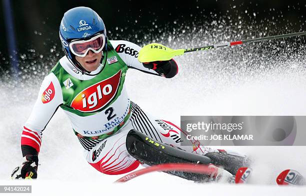 Austria's Benjamin Raich competes in the first run of men's slalom during FIS World cup in Bad Kleinkirchheim, 09 December 2007. Raich clocked the...