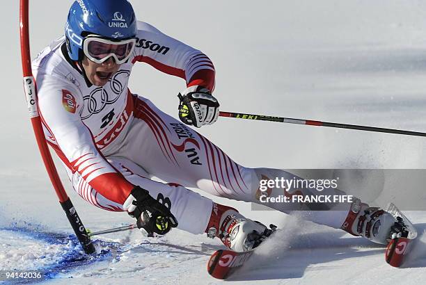 Austria's Benjamin Raich competes during the men's giant slalom 1st run at the World Ski Championships on February 13, 2009 in Val d'Isere, French...