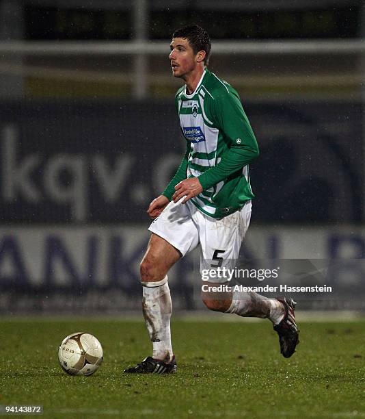 Jan Mauersberger of Fuerth runs with the ball during the Second Bundesliga match between SpVgg Greuther Fuerth and Alemania Aachen at the Playmobil...