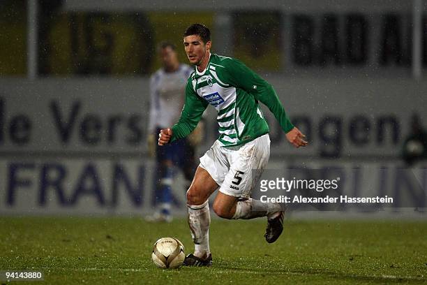 Jan Mauersberger of Fuerth runs with the ball during the Second Bundesliga match between SpVgg Greuther Fuerth and Alemania Aachen at the Playmobil...