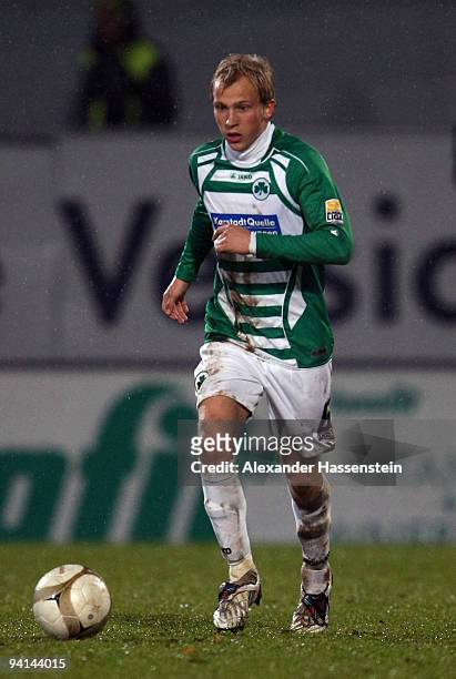 Kim Falkenberg of Fuerth runs with the ball during the Second Bundesliga match between SpVgg Greuther Fuerth and Alemania Aachen at the Playmobil...
