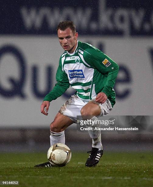 Bernd Nehrig of Fuerth runs with the ball during the Second Bundesliga match between SpVgg Greuther Fuerth and Alemania Aachen at the Playmobil...