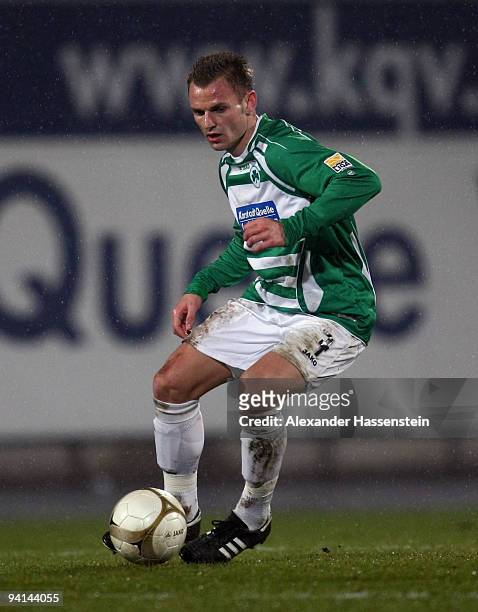 Bernd Nehrig of Fuerth runs with the ball during the Second Bundesliga match between SpVgg Greuther Fuerth and Alemania Aachen at the Playmobil...