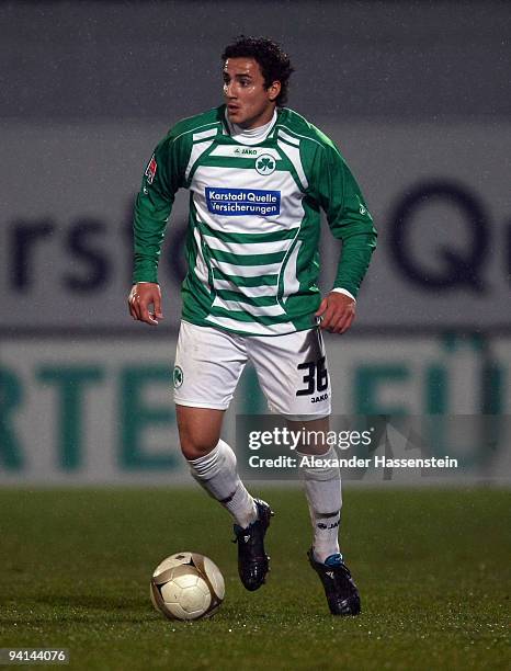 Sercan Sararer of Fuerth runs with the ball during the Second Bundesliga match between SpVgg Greuther Fuerth and Alemania Aachen at the Playmobil...